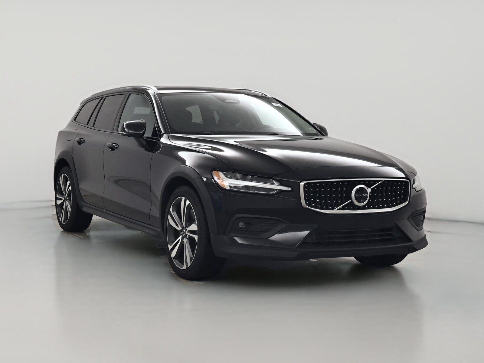 2025 VOLVO V60CC