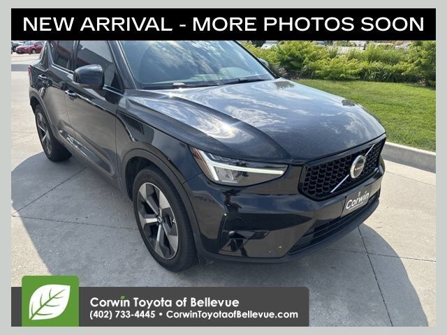 2023 VOLVO XC40