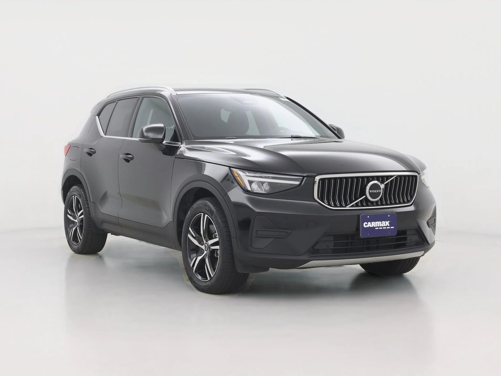 2025 VOLVO XC40