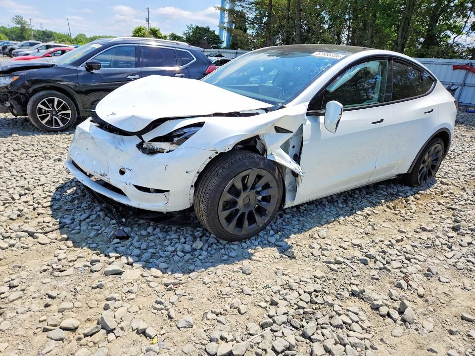 2023 TESLA Model Y