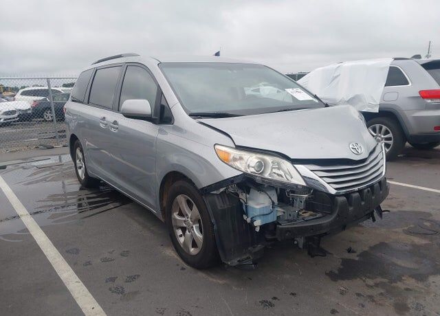 2017 TOYOTA Sienna