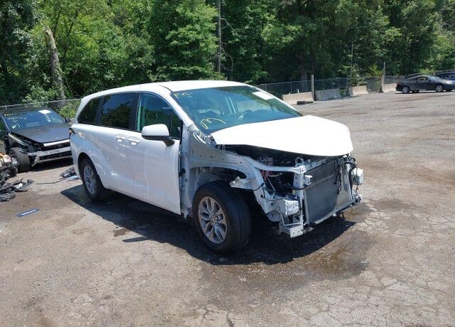 2024 TOYOTA Sienna
