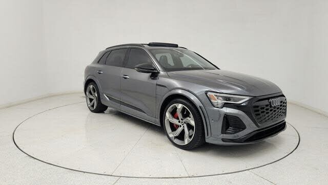 2024 AUDI SQ8