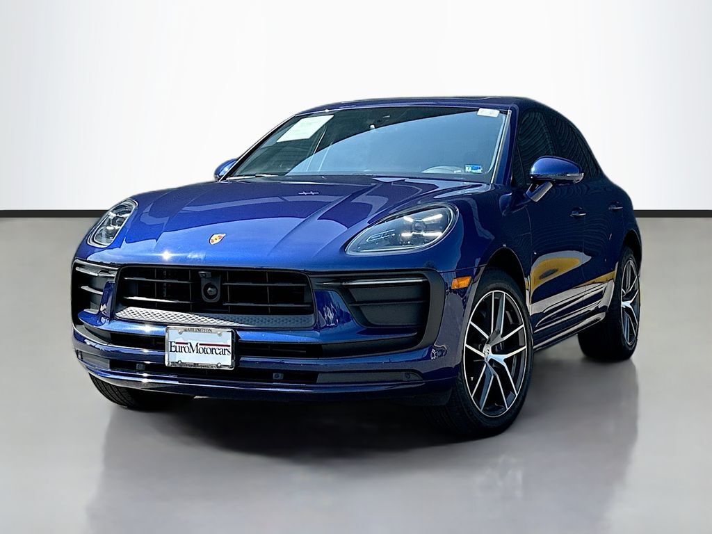 2026 PORSCHE Macan