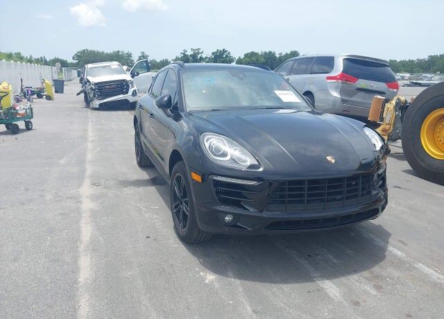 2017 PORSCHE Macan