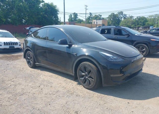 2025 TESLA Model Y