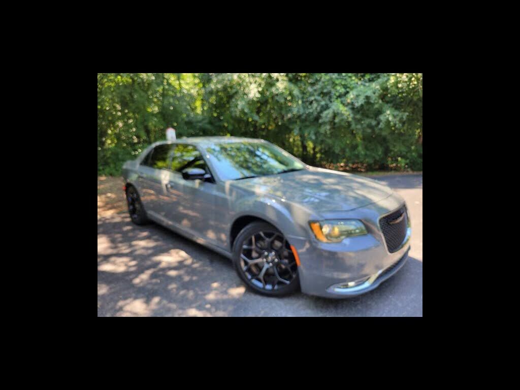 2019 CHRYSLER 300