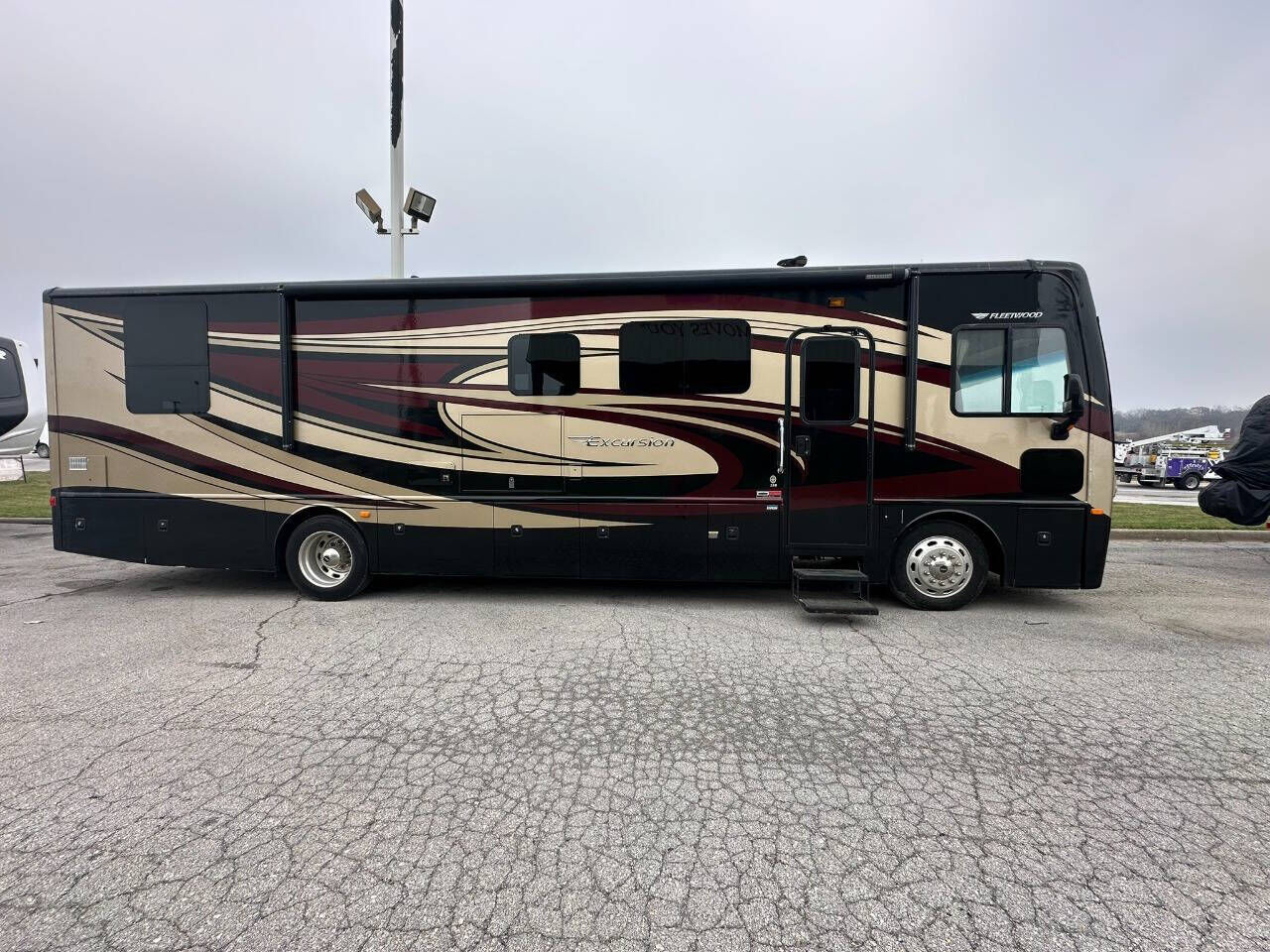 2015 FREIGHTLINER XC-S Straight Rail Rear Engine Motor Home Chassis