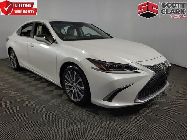 2019 LEXUS ES