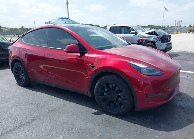 2024 TESLA Model Y