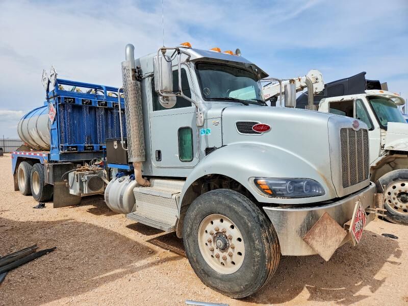 2015 PETERBILT 348