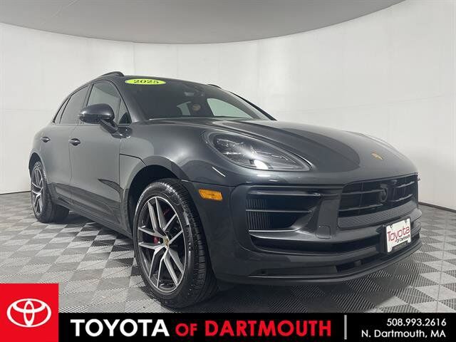 2025 PORSCHE Macan