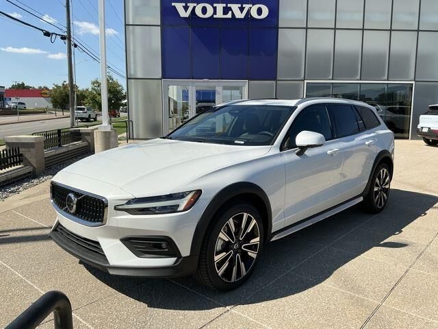 2026 VOLVO V60CC