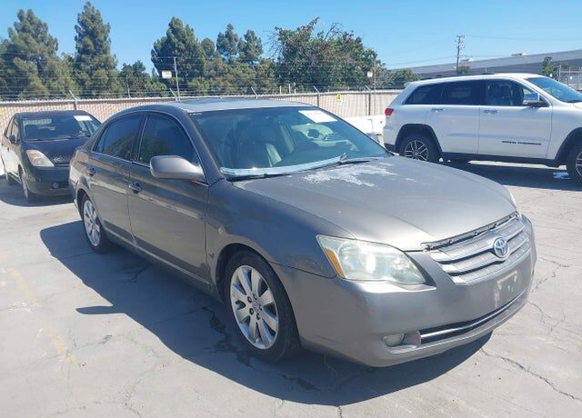 2005 TOYOTA Avalon