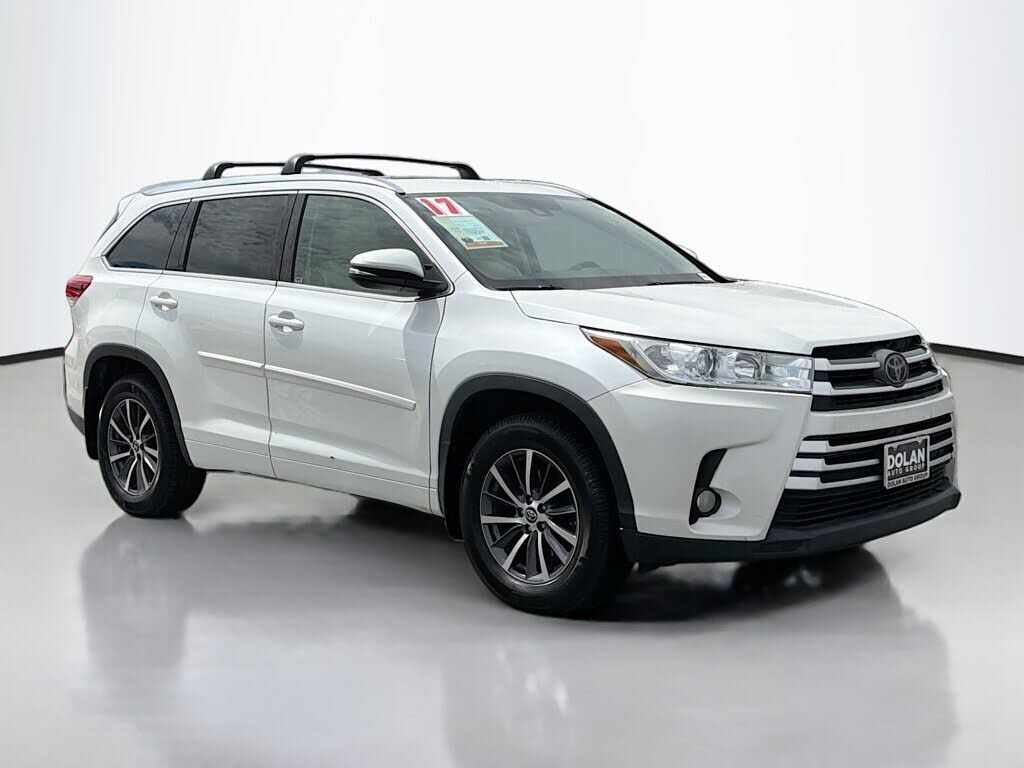 2017 TOYOTA Highlander