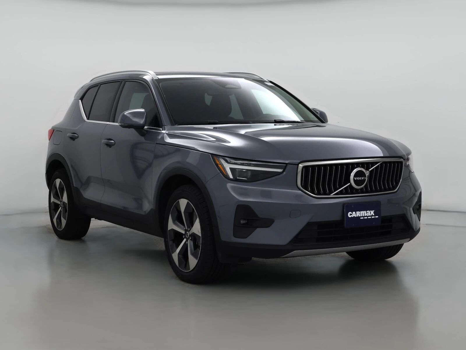 2023 VOLVO XC40