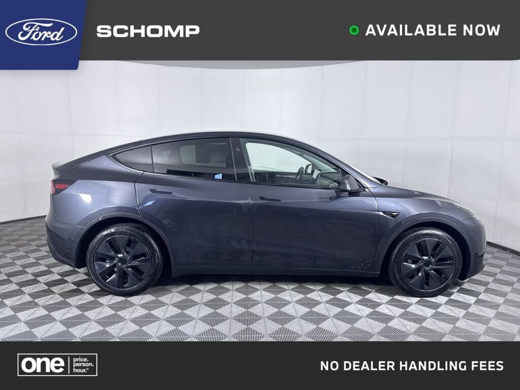 2024 TESLA Model Y