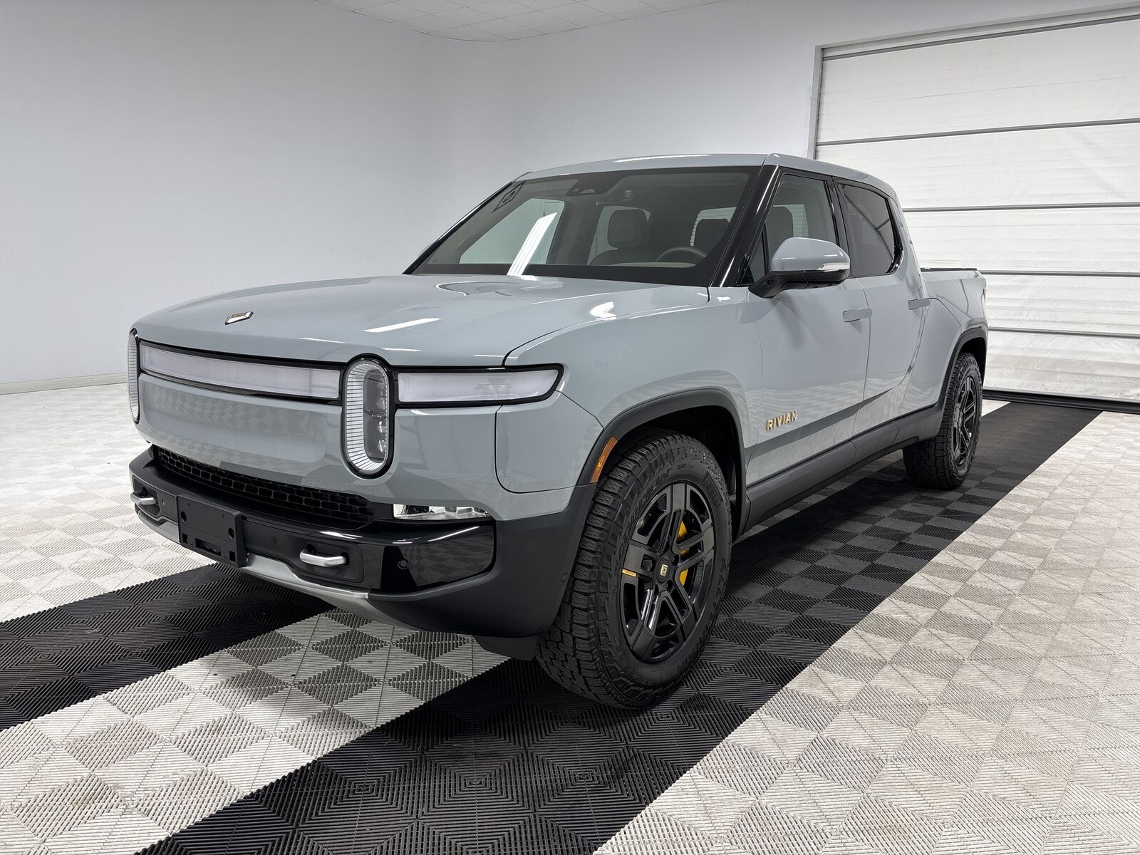 2024 RIVIAN R1T