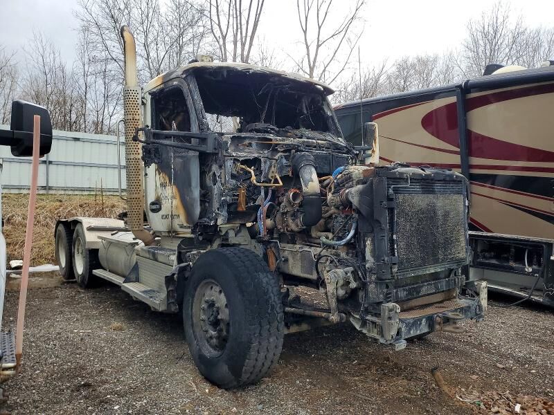 2021 KENWORTH T880
