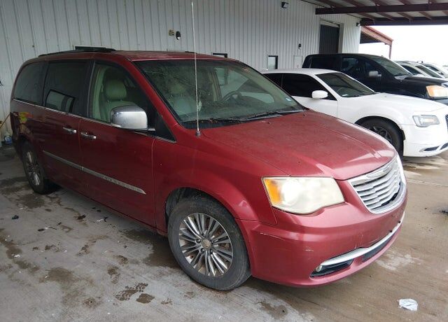 2014 CHRYSLER Town and Country