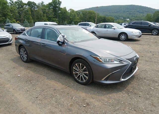 2020 LEXUS ES