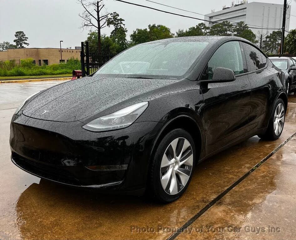 2024 TESLA Model Y