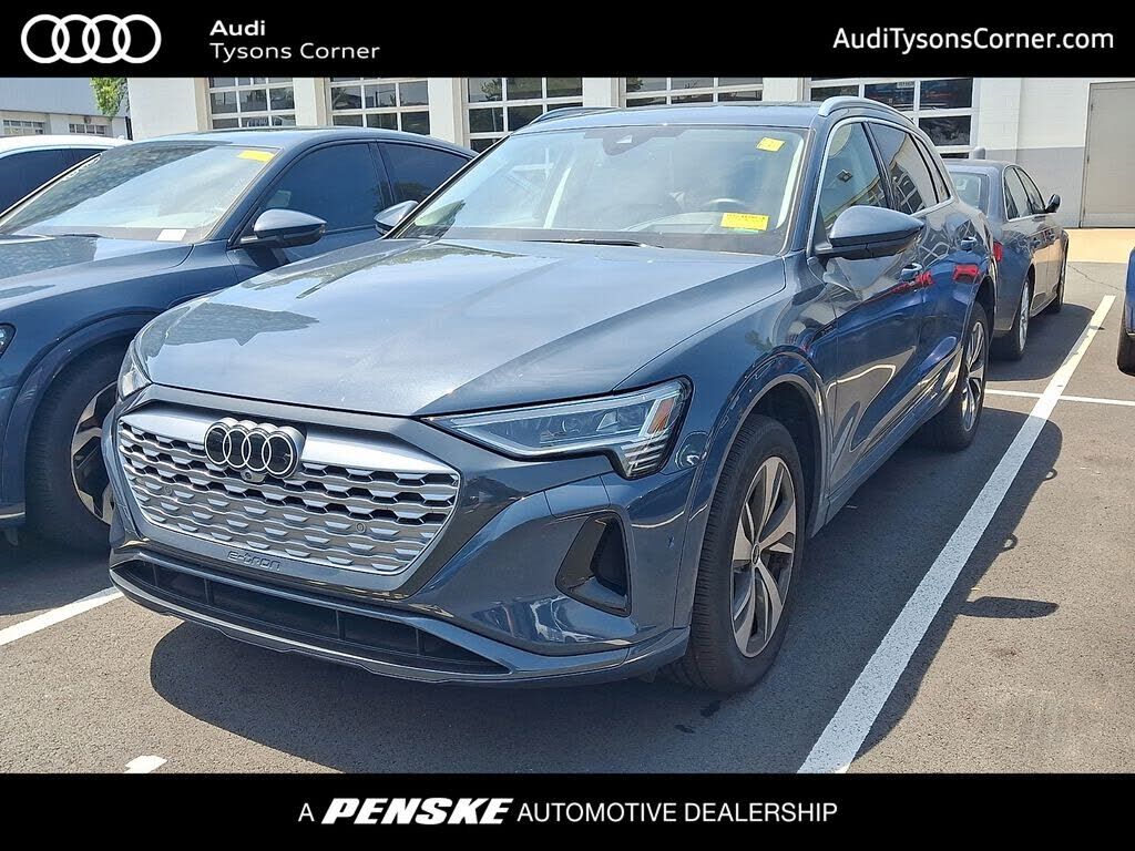 2024 AUDI Q8