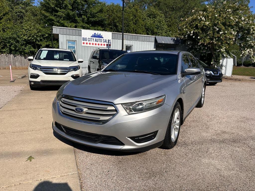 2013 FORD Taurus