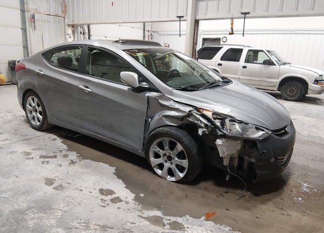2013 HYUNDAI Elantra