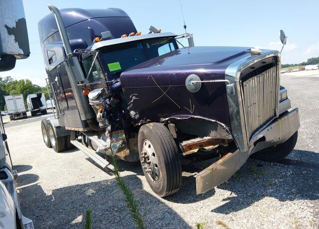 2000 FREIGHTLINER Long Conv.