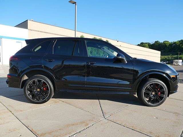 2017 PORSCHE Cayenne