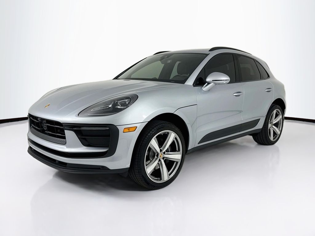 2026 PORSCHE Macan