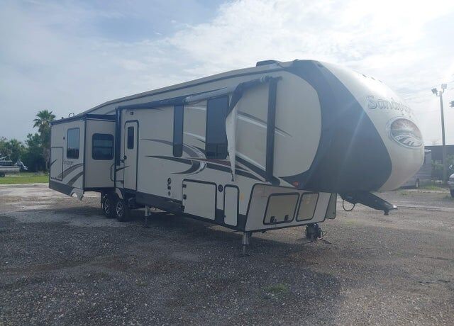 2017 FOREST RIVER Sandpiper Towables