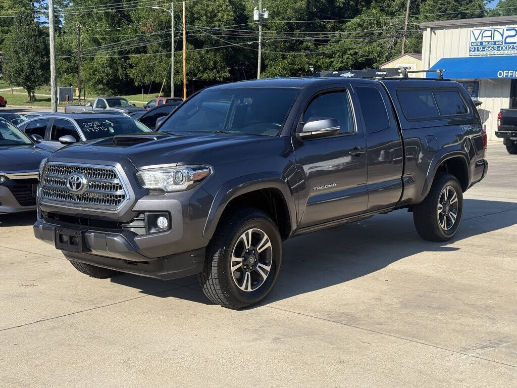 2017 TOYOTA Tacoma