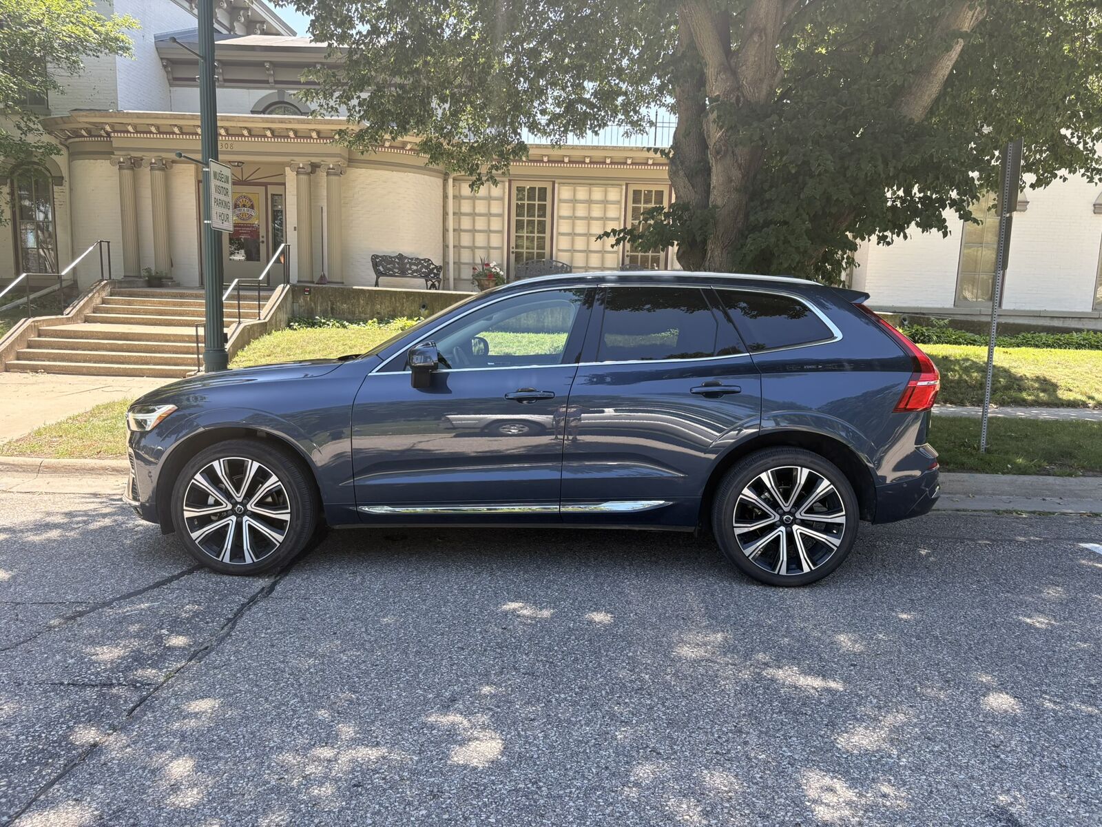 2023 VOLVO XC60