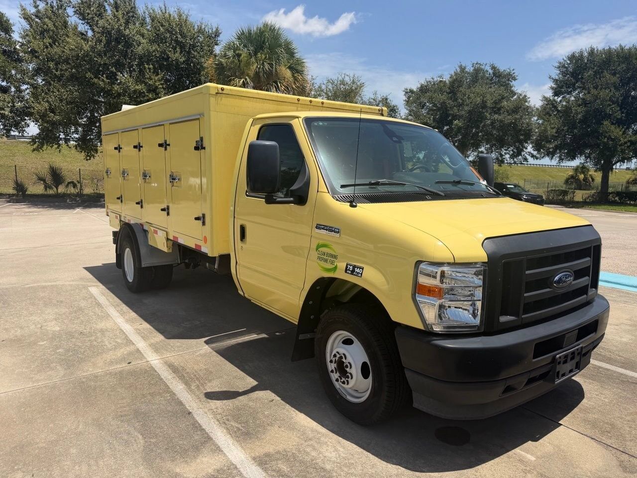 2022 FORD E-450