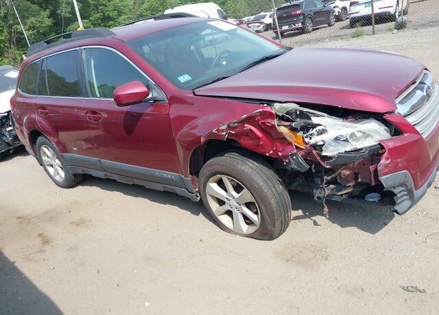 2014 SUBARU Outback
