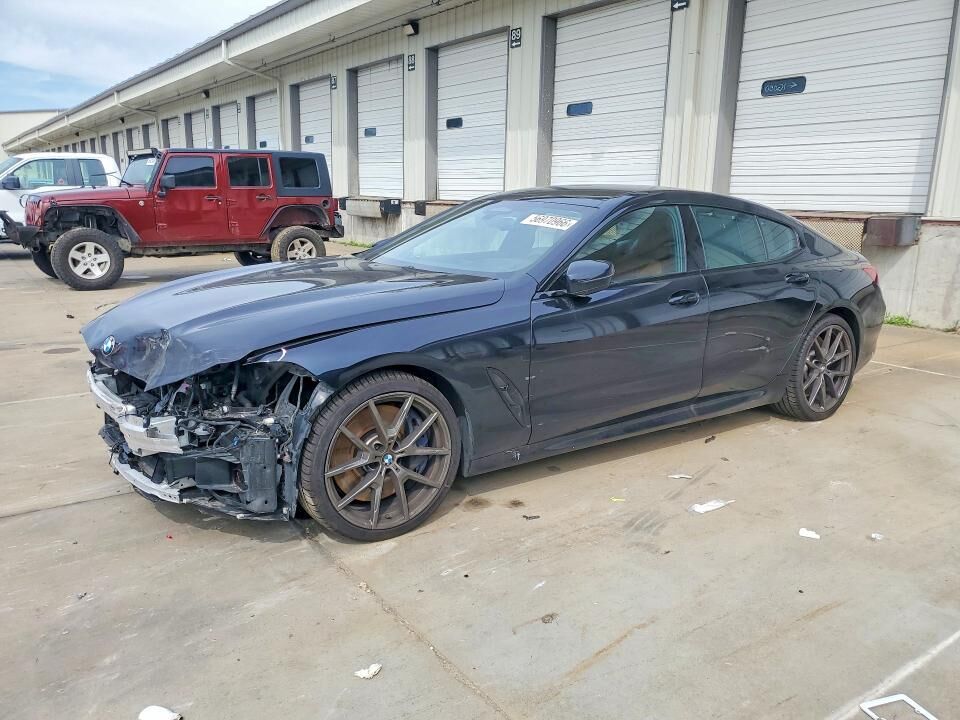 2022 BMW M8
