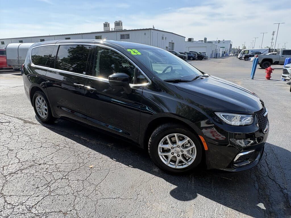 2023 CHRYSLER Pacifica