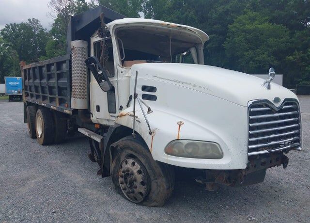 2005 MACK CXN