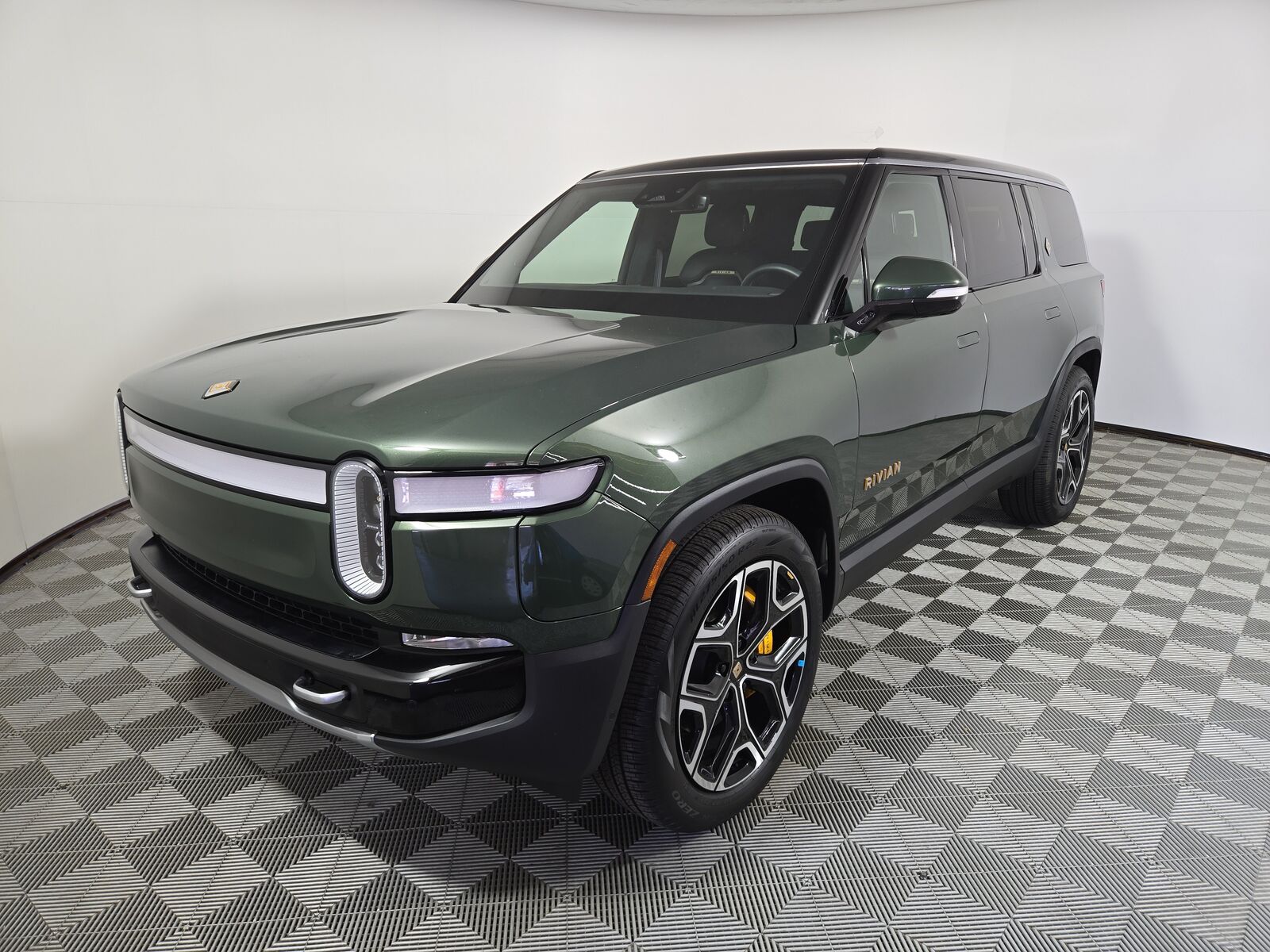 2024 RIVIAN R1S