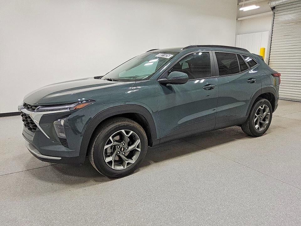 2025 CHEVROLET Trax