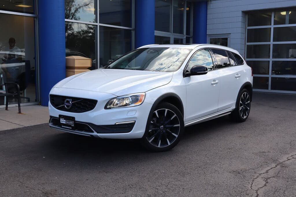 2017 VOLVO V60CC