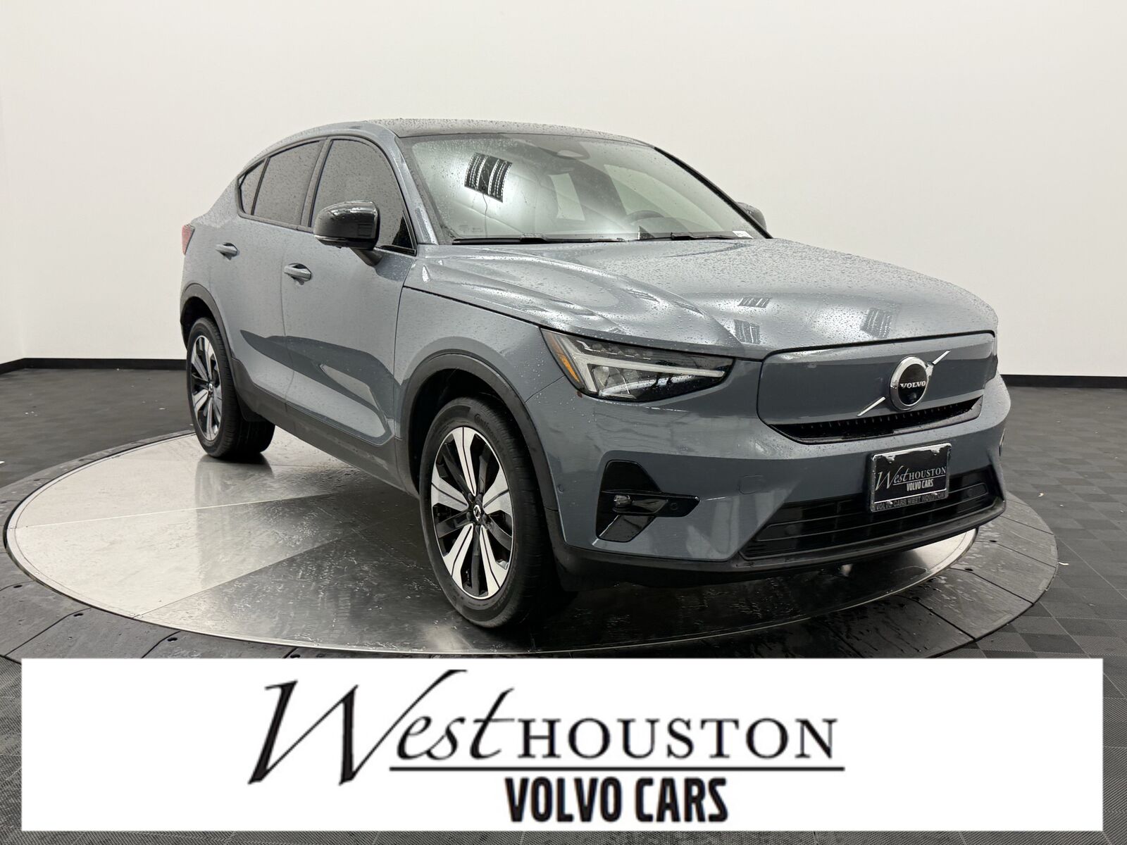 2023 VOLVO C40