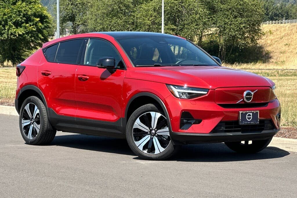 2023 VOLVO C40