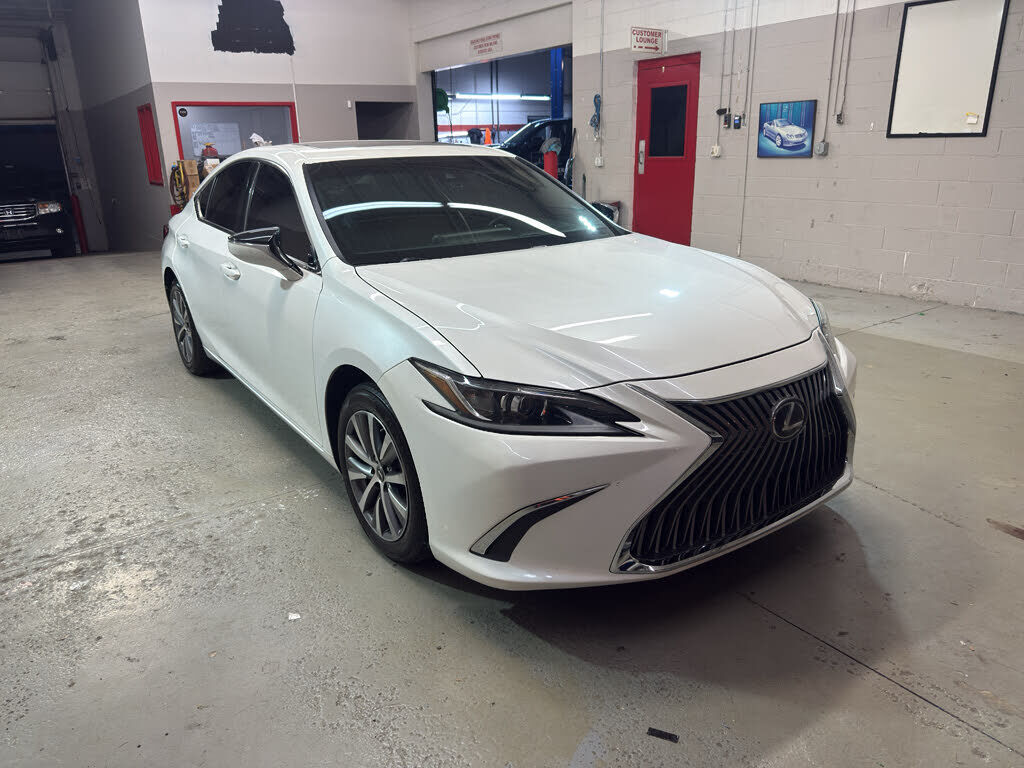 2019 LEXUS ES