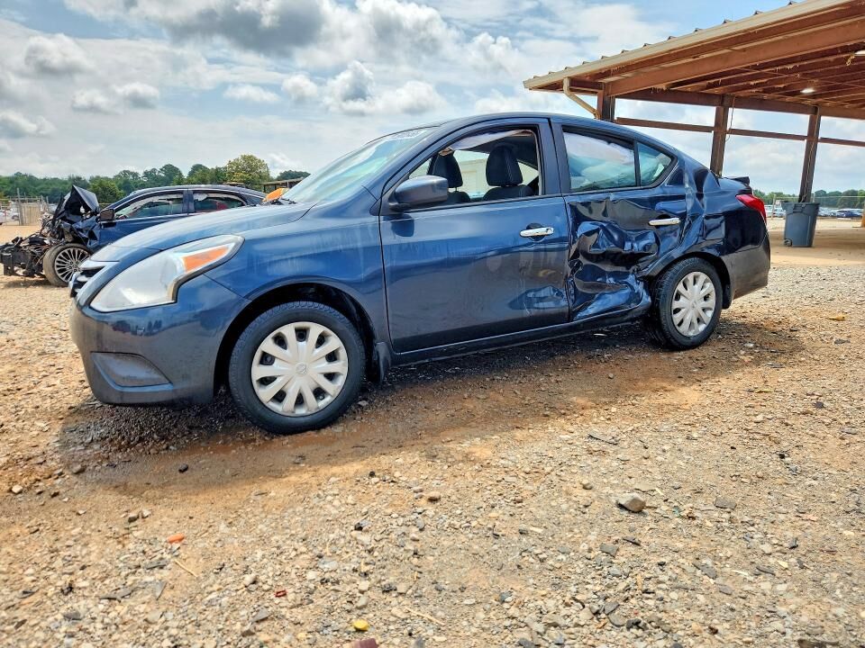 2015 NISSAN Versa