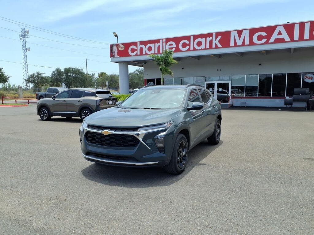 2025 CHEVROLET Trax