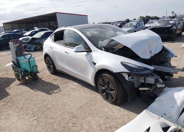2025 TESLA Model Y