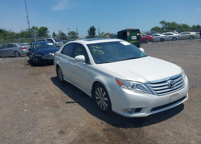 2011 TOYOTA Avalon